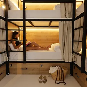 https://hostel-black-and-white.catalonia-hotels.com
